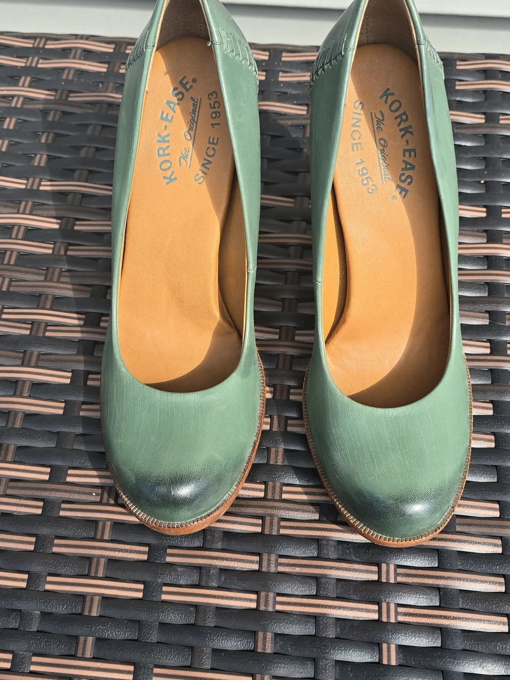 Kork-Ease Green Leather Round-Toe Wedge Pumps - Picture 7 of 16